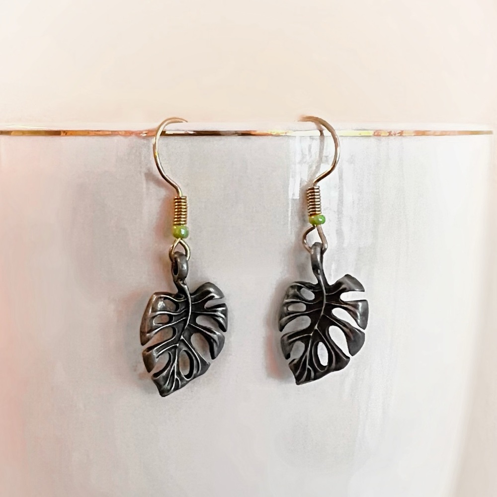Palm Leaf Earrings 🌴💚
